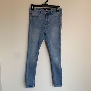 5/25 Hollister Crop Jean Legging